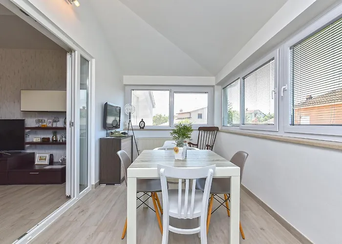 Apartament Sandra 2389 *