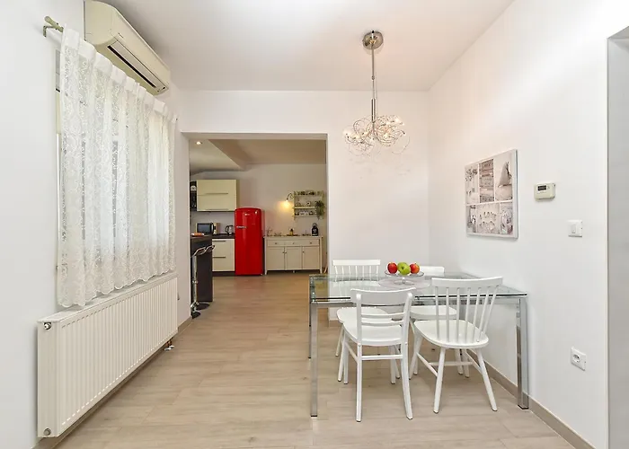 Sandra 2389 Apartament