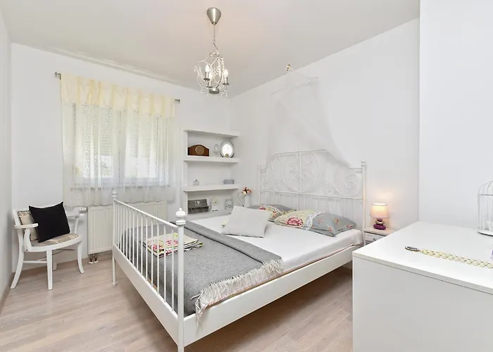 Sandra 2389 Apartament Pula