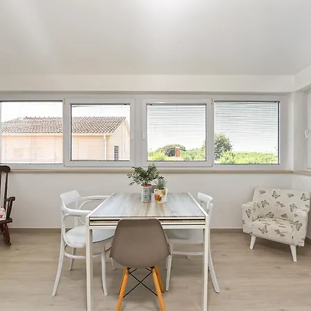 Sandra 2389 Appartement Pula