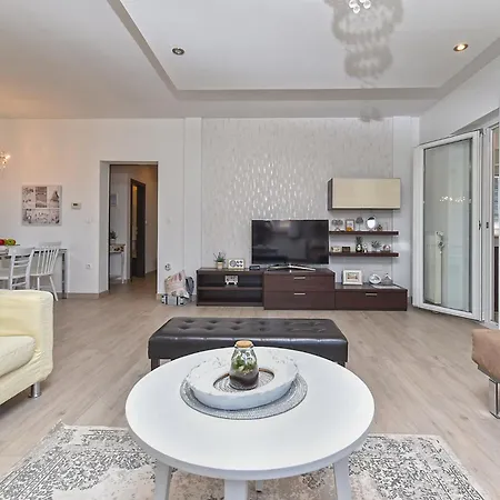 Sandra 2389 Appartement Pula