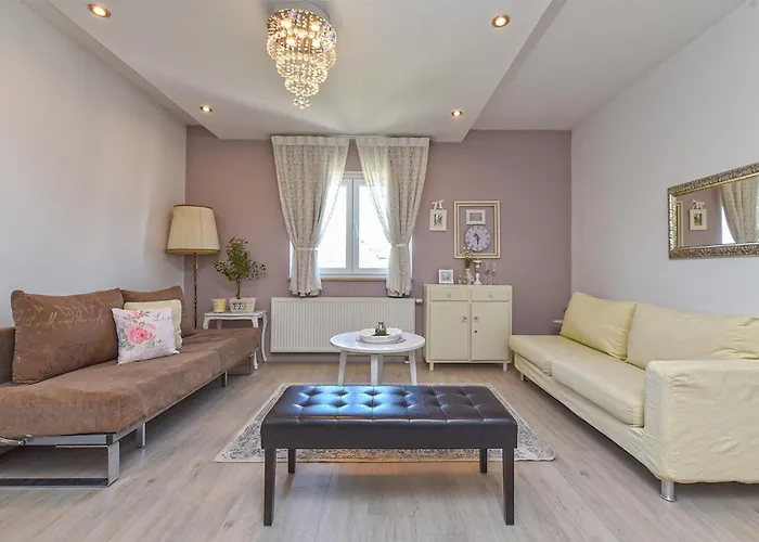 Sandra 2389 公寓 *